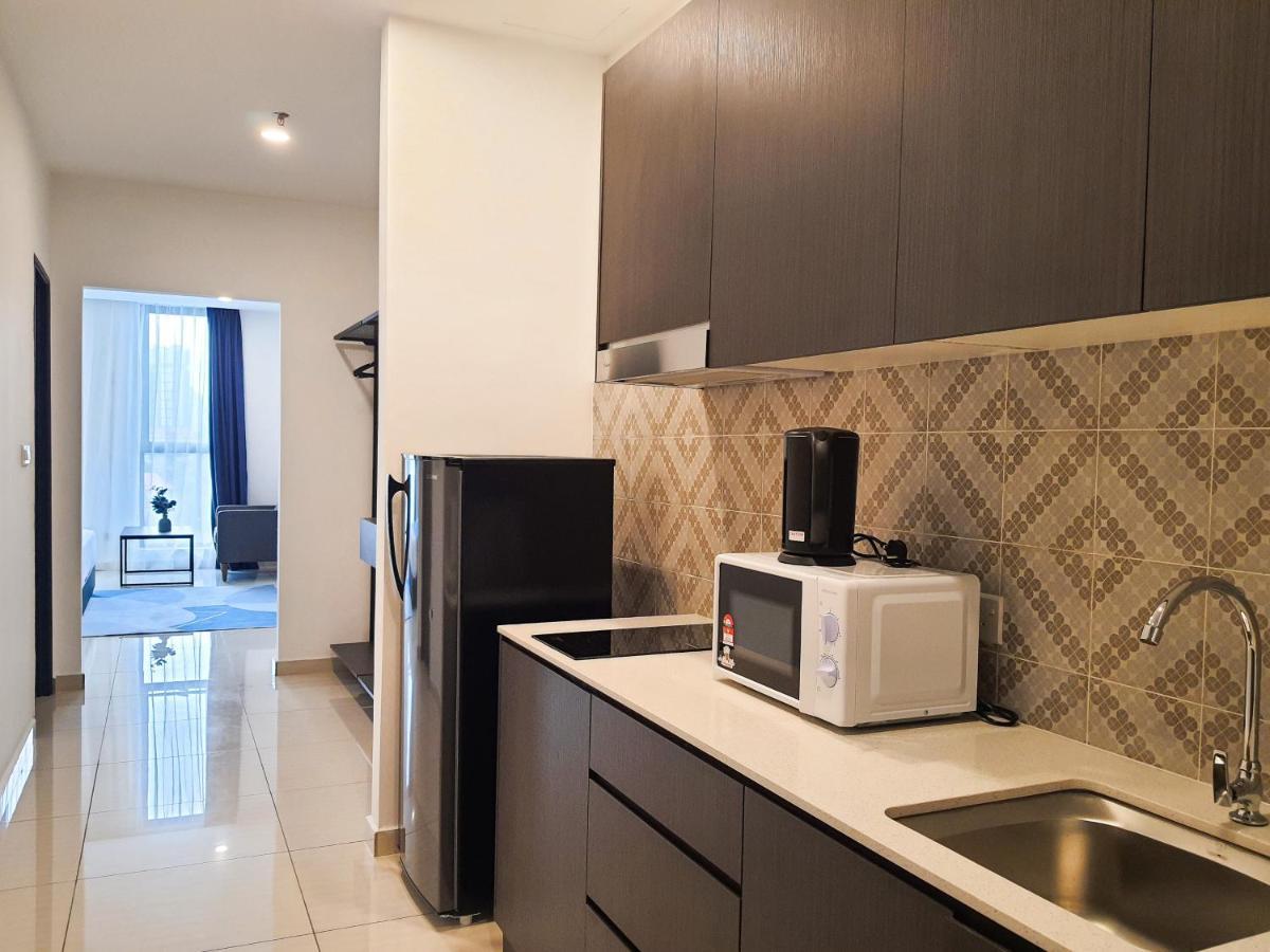 Ramada By Wyndham The Straits Apartemen