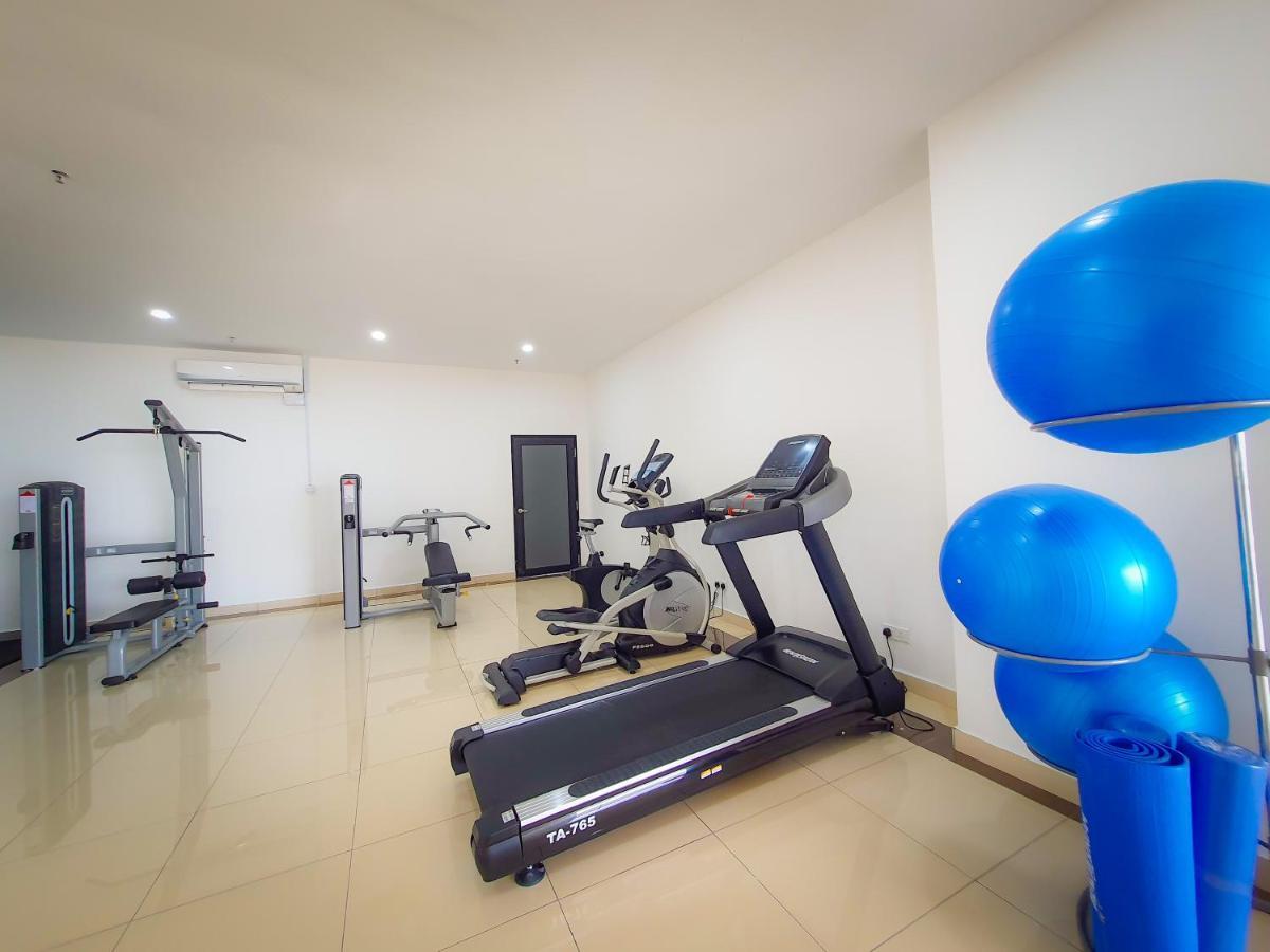 Ramada By Wyndham The Straits Apartemen *