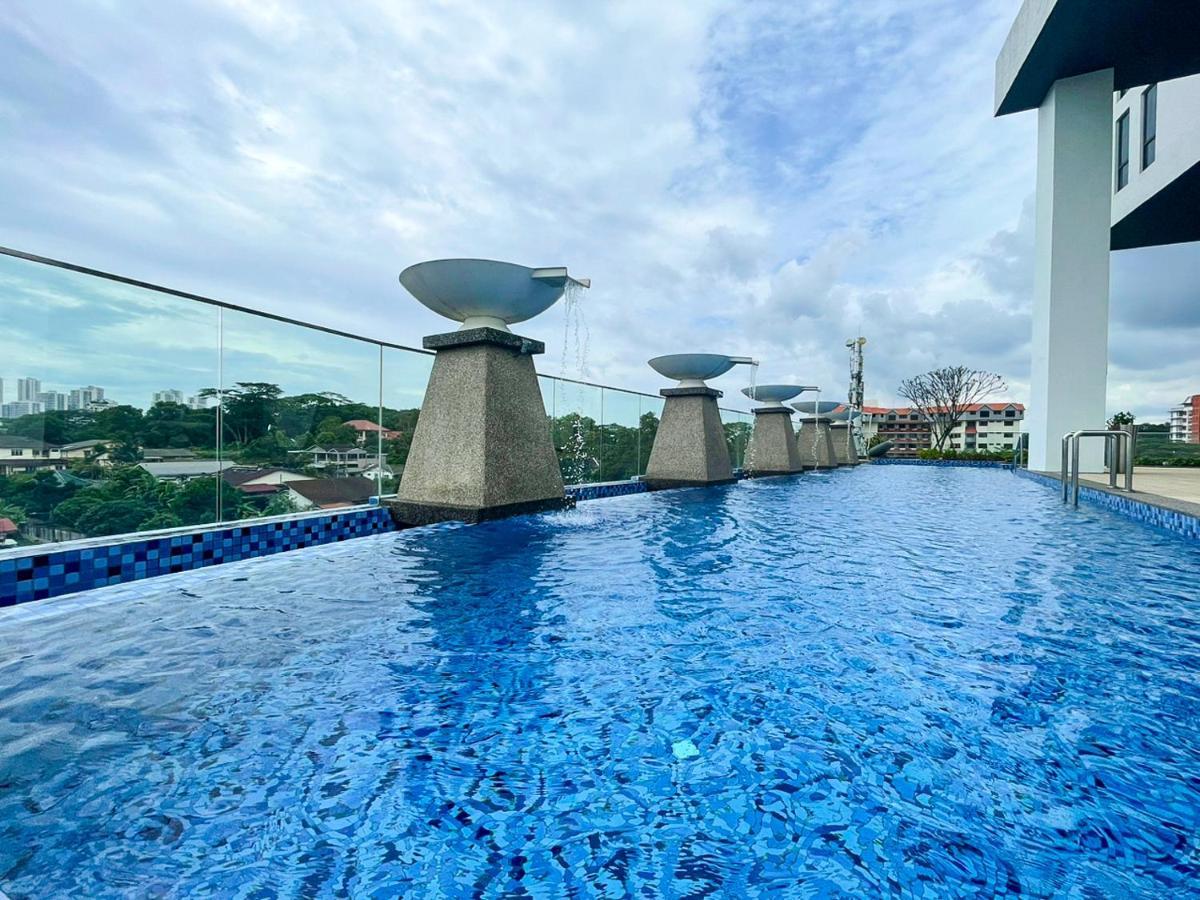 Ramada By Wyndham The Straits Apartemen *